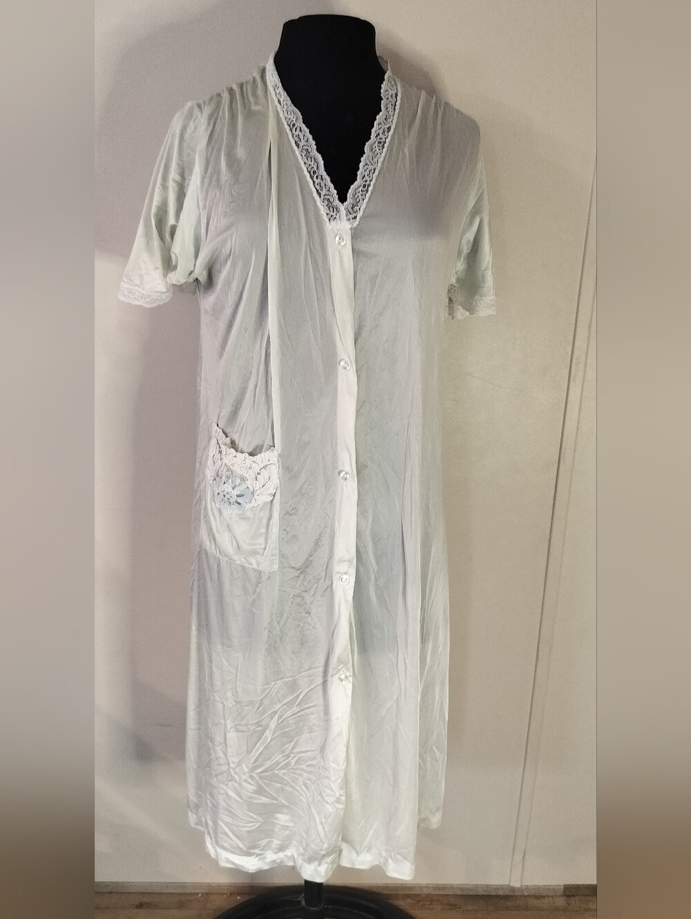 Apostrophe White Lace-Trim Button Front Nightgown Robe